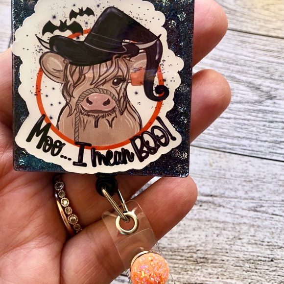 ADORABLE Cow Halloween Badge Reel! - Picture 3 of 4
